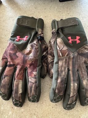 Under Armour Olive Camo Gloves with Pink Logo